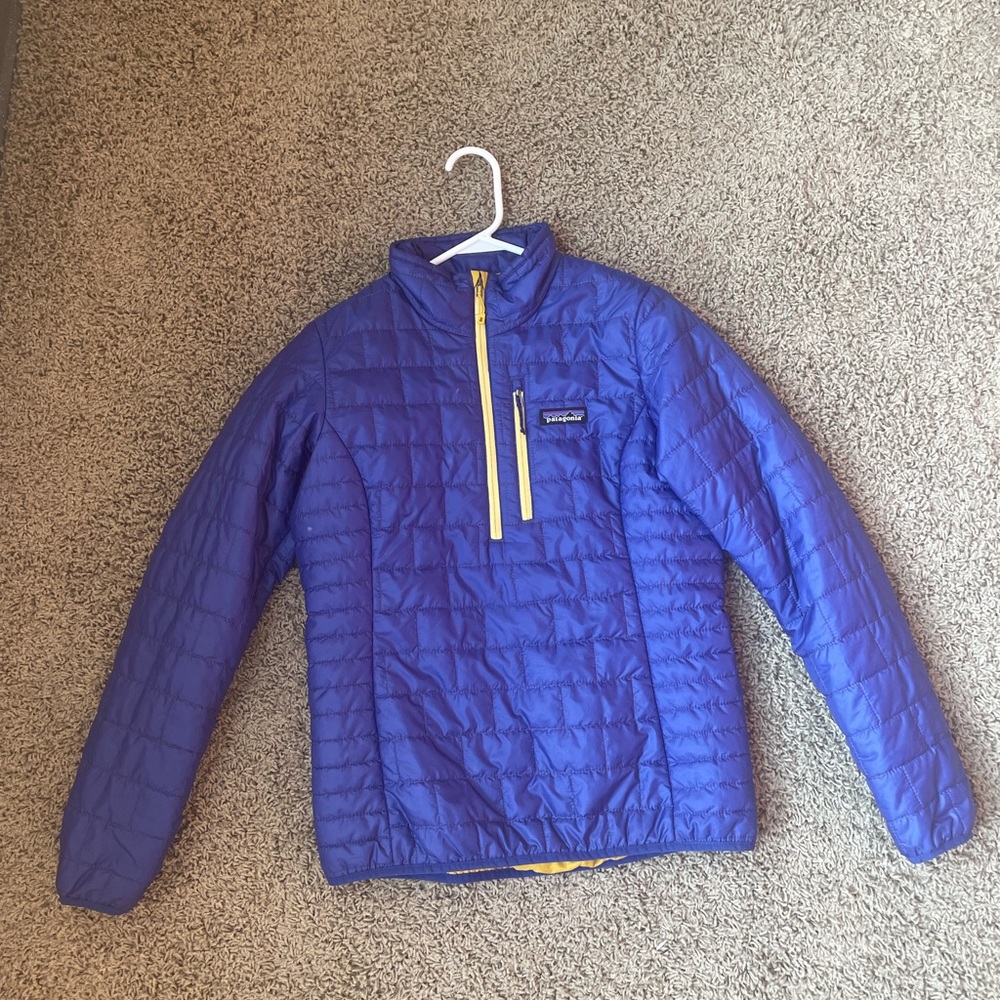 Patagonia winter jacket dark blue/purple with yellow details size S